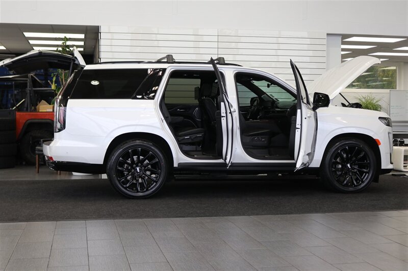 Used 2024 Cadillac Escalade Sport Platinum w/ LPO, ONYX Package AWD/4WD image 11