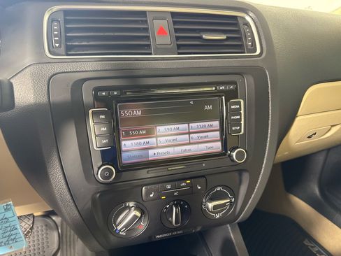Used 2012 Volkswagen Jetta SE image 18