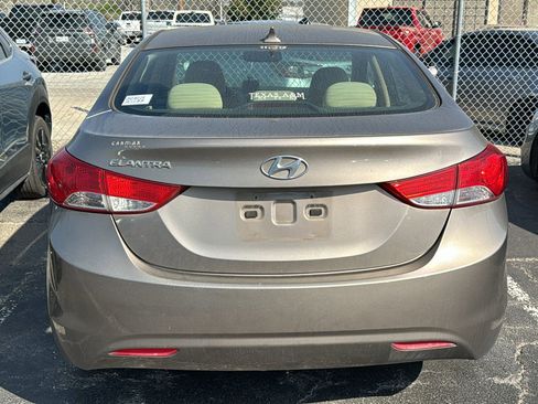 Used 2013 Hyundai Elantra GLS w/ Preferred Pkg image 5