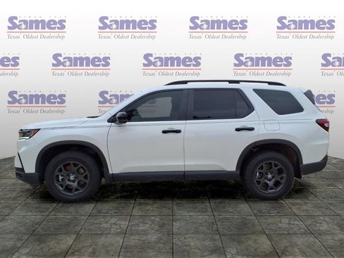Certified 2025 Honda Pilot TrailSport image 4
