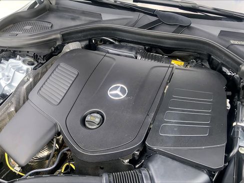 Used 2025 Mercedes-Benz GLC 300 image 32