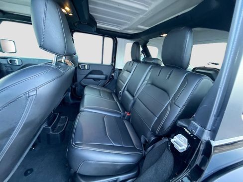 Used 2023 Jeep Wrangler Unlimited Sahara w/ Cold Weather Group AWD/4WD image 27