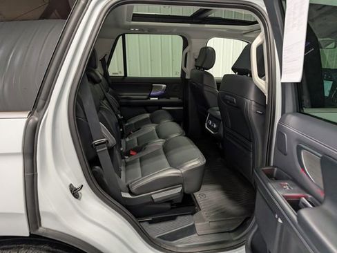Used 2025 Ford Expedition Platinum w/ Driver's Package AWD/4WD image 30