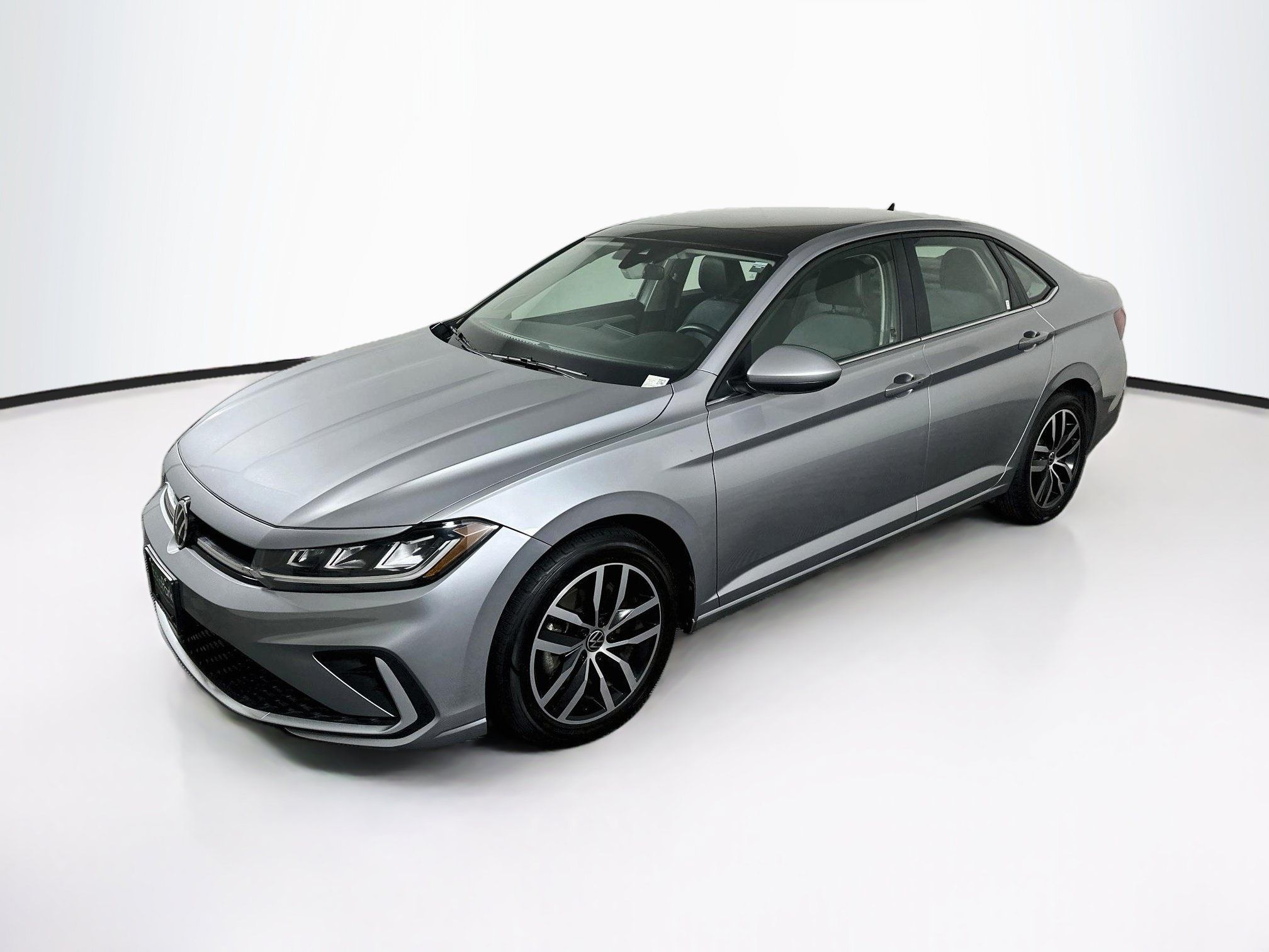 Used 2025 Volkswagen Jetta SE FWD image 3
