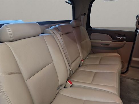 Used 2012 Chevrolet Avalanche LTZ image 17