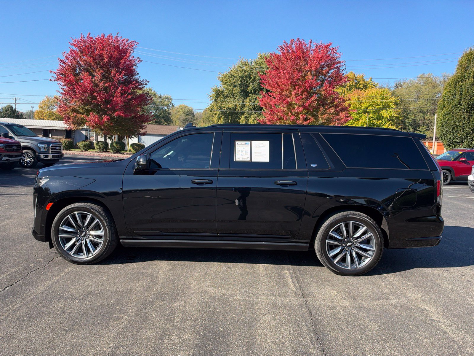 Used 2022 Cadillac Escalade ESV Sport Platinum w/ Heavy-Duty Trailer Package AWD/4WD image 2