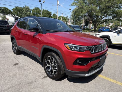 Used 2026 Jeep Compass Limited AWD/4WD image 2