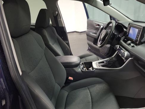 Used 2020 Toyota RAV4 XLE image 22
