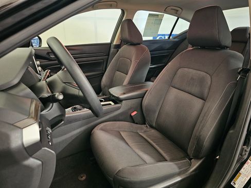 Used 2024 Nissan Altima 2.5 SV FWD image 13