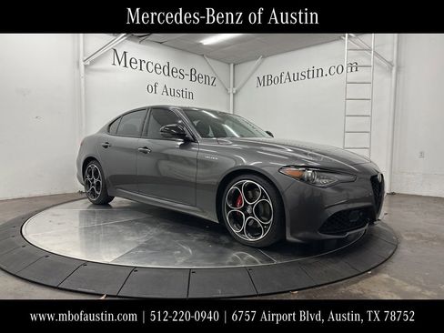 Used 2022 Alfa Romeo Giulia Veloce RWD image 1