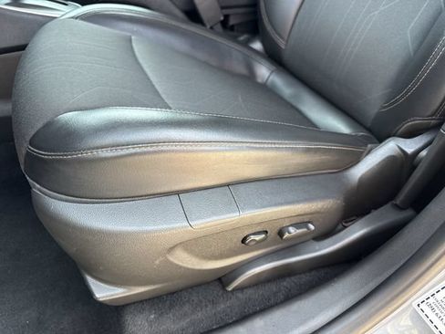 Used 2019 Chevrolet Trax LT w/ LT Convenience Package FWD image 31