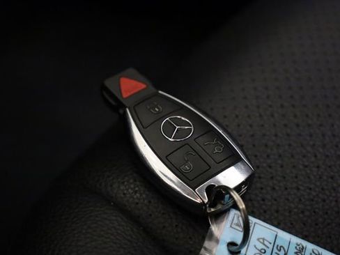 Used 2015 Mercedes-Benz GLK 350 4MATIC image 32