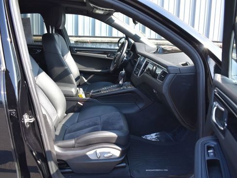Used 2017 Porsche Macan AWD/4WD image 24