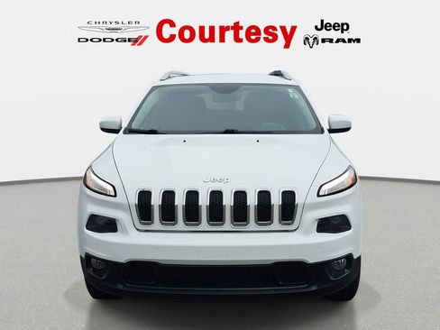Used 2016 Jeep Cherokee Latitude w/ Cold Weather Group AWD/4WD image 8