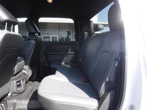 Used 2022 RAM 2500 Tradesman w/ Chrome Appearance Group AWD/4WD image 12