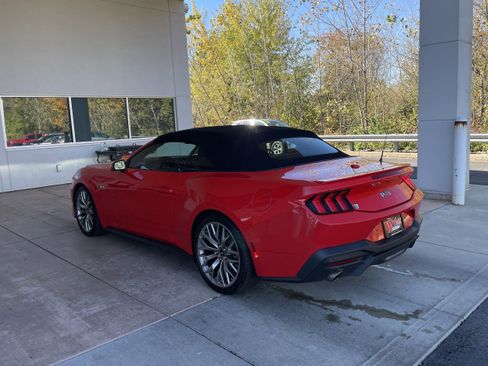 Used 2024 Ford Mustang GT Premium image 22