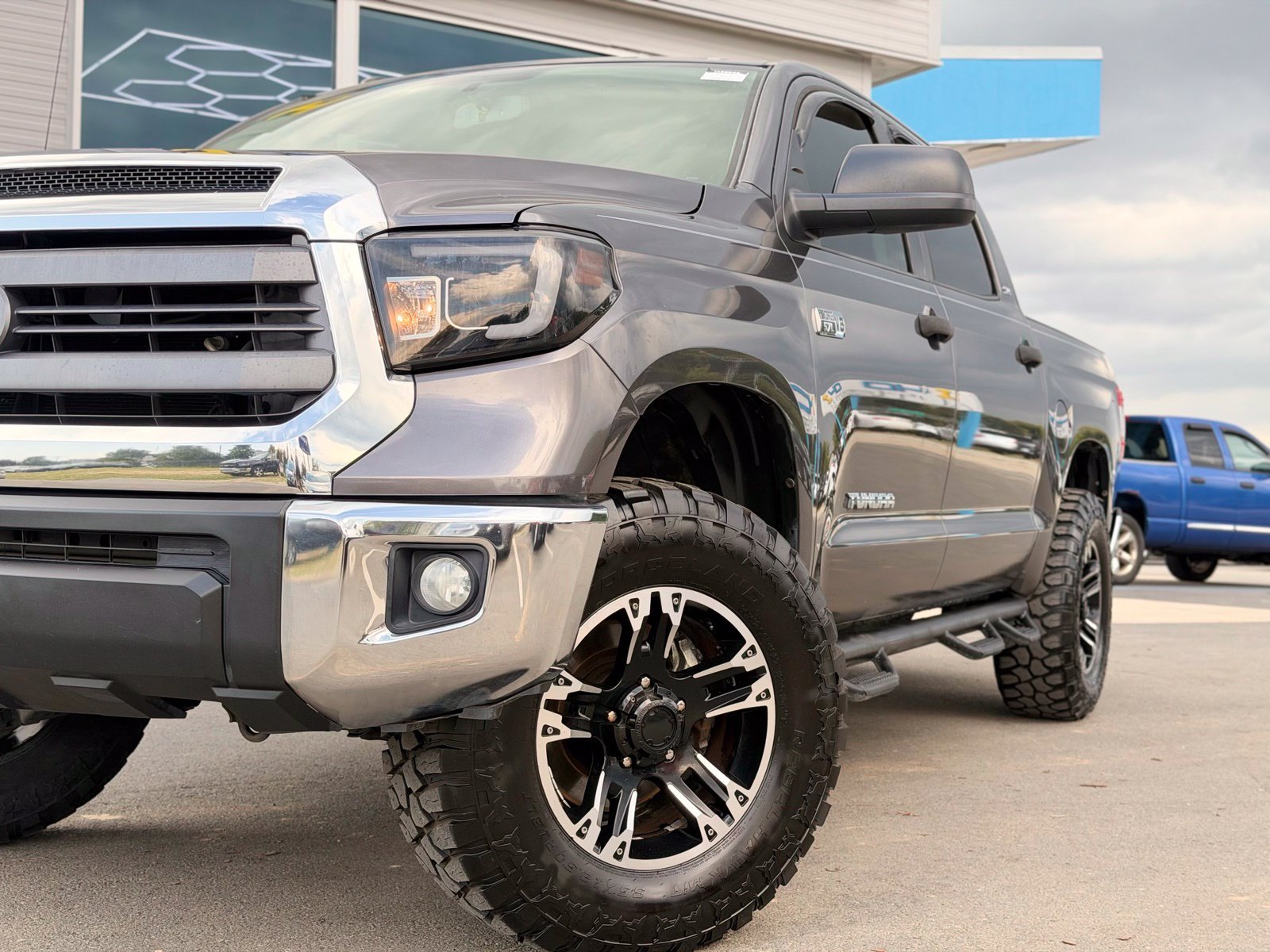 Used 2015 Toyota Tundra SR5 w/ SR5 Upgrade Package RWD image 5