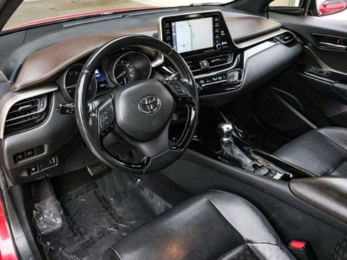 Used 2019 Toyota C-HR Limited image 2