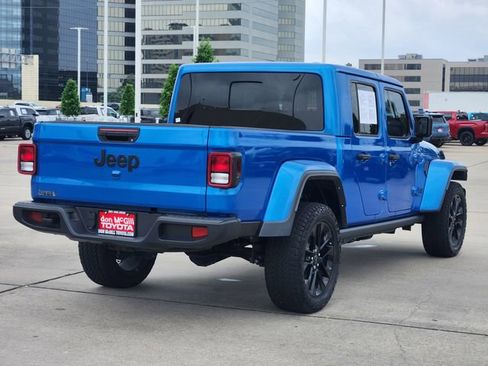 Used 2025 Jeep Gladiator Sport AWD/4WD image 5