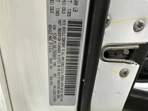 Used 2020 Jeep Cherokee Latitude Plus w/ Cold Weather Group image 36