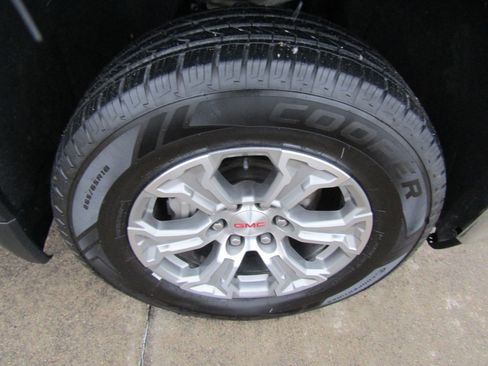 Used 2021 GMC Sierra 1500 SLT image 12