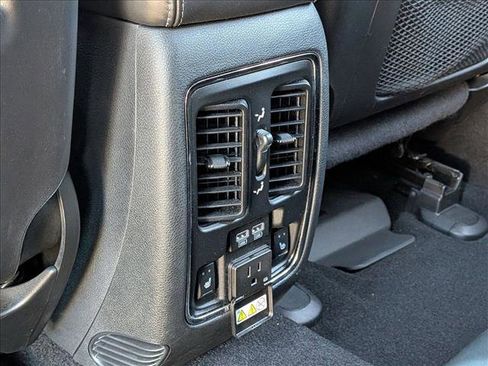 Used 2019 Jeep Grand Cherokee Overland image 18