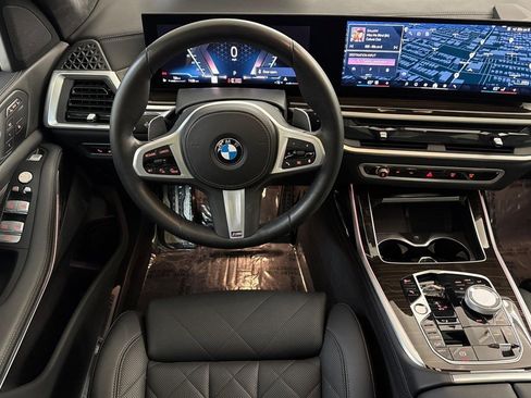 Used 2024 BMW X7 xDrive40i w/ M Sport Package AWD/4WD image 28