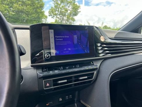 Used 2025 Toyota Camry SE FWD image 23
