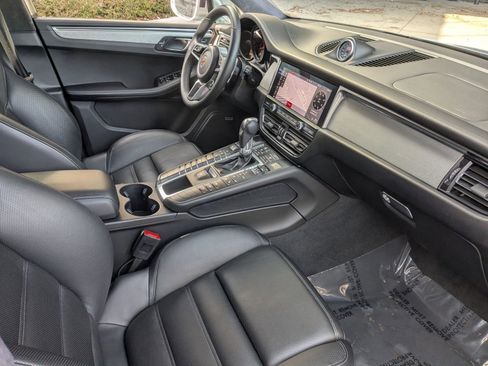 Used 2020 Porsche Macan Turbo image 27