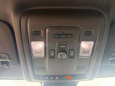 Used 2024 Chevrolet Tahoe Z71 w/ Luxury Package AWD/4WD image 7