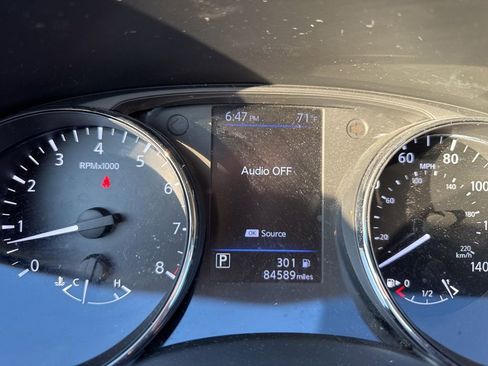 Used 2019 Nissan Rogue SV image 6