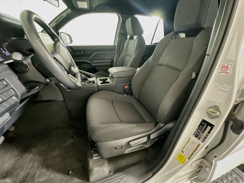 Used 2025 Toyota 4Runner SR5 AWD/4WD image 13