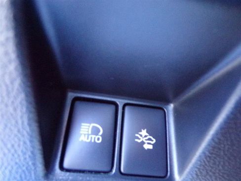 Used 2017 Toyota Yaris 4-Door Hatchback FWD image 37