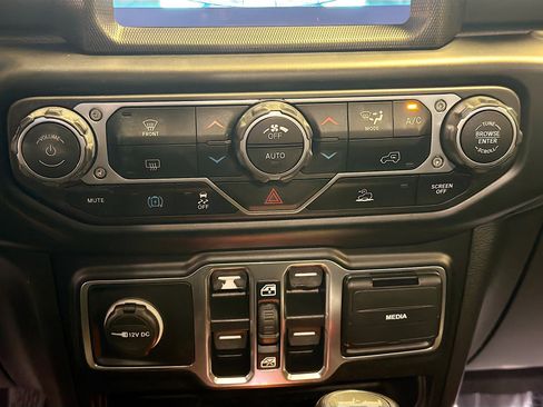 Used 2022 Jeep Wrangler Sahara image 23