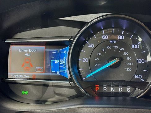 Used 2018 Ford Explorer XLT w/ Equipment Group 201A FWD image 15