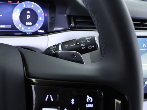 Used 2024 Land Rover Range Rover Evoque Dynamic SE image 23