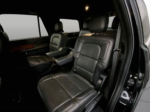 Used 2018 Lincoln Navigator Select w/ Technology Package RWD image 20
