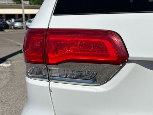 Used 2019 Jeep Grand Cherokee Laredo image 10