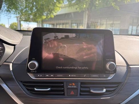 Used 2025 Nissan Altima 2.5 SV image 27