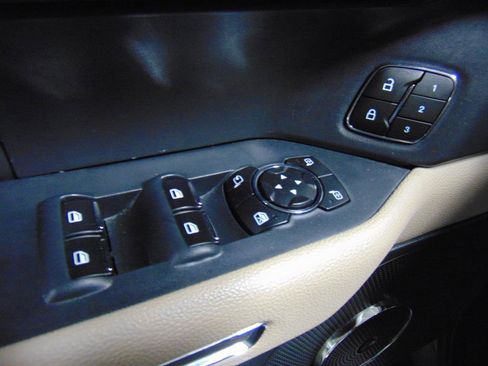 Used 2023 Ford Expedition Limited image 9