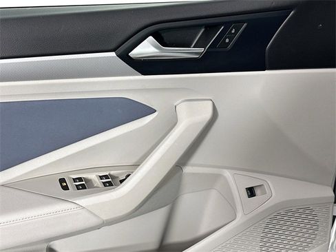 Used 2025 Volkswagen Jetta SE image 25