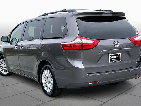 Used 2017 Toyota Sienna XLE image 11