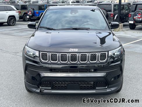 Used 2023 Jeep Compass Sport image 2