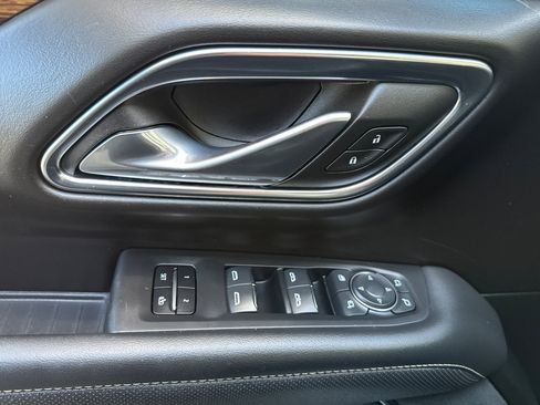 Used 2023 Chevrolet Suburban Premier image 11