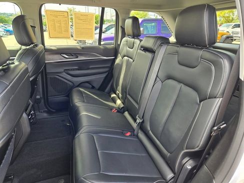 Used 2023 Jeep Grand Cherokee Limited w/ Luxury Tech Group II RWD image 30