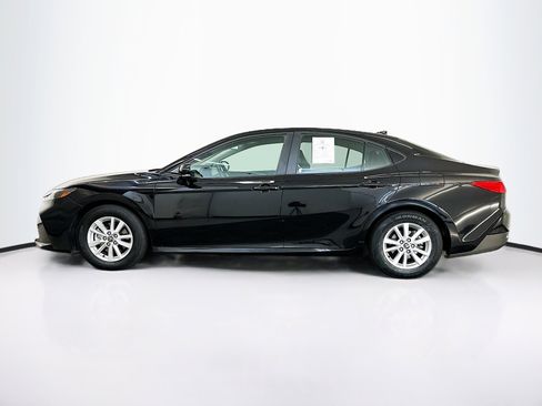Used 2025 Toyota Camry LE image 4