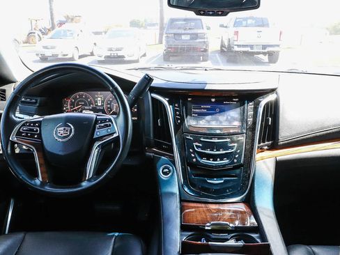 Used 2015 Cadillac Escalade Luxury AWD/4WD image 23