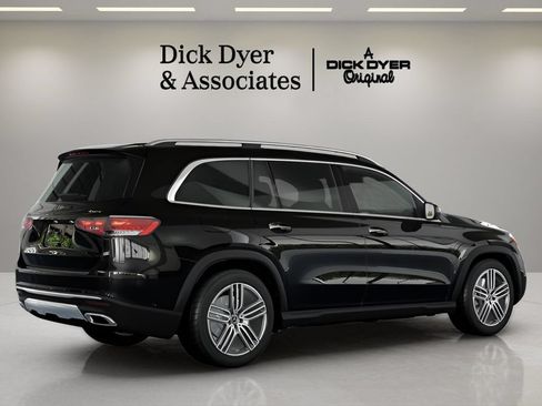 Used 2025 Mercedes-Benz GLS 450 4MATIC image 16