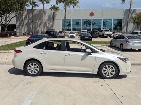 Used 2020 Toyota Corolla LE image 4