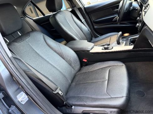 Used 2018 BMW 320i Sedan RWD image 15